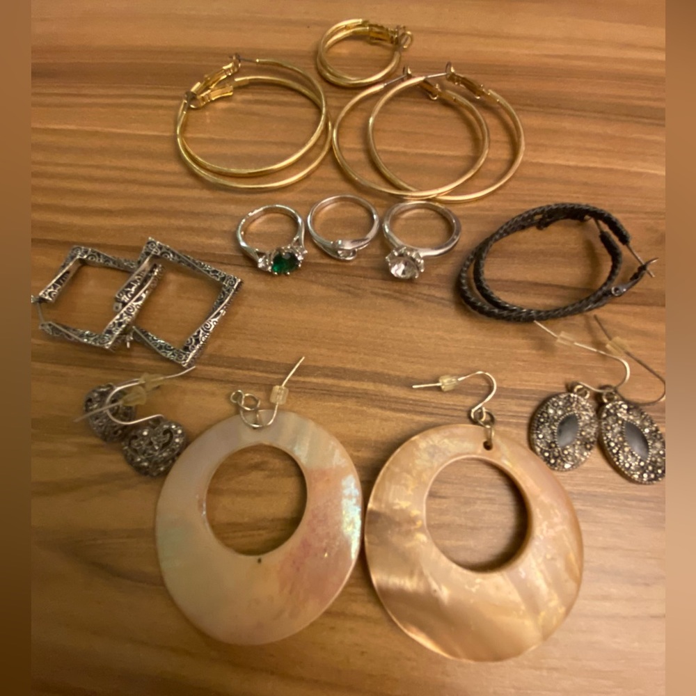 Jewelry bundle, 8 pairs earring, 3 rings
